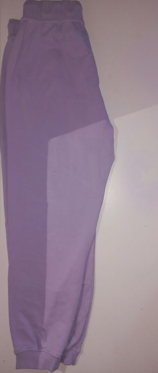 Chándal Morado Bershka de segunda mano por 15 EUR en Murcia en WALLAPOP