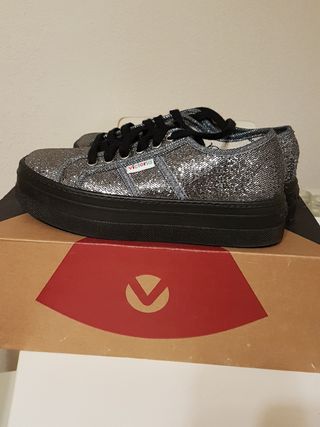 Zapatillas Victoria doble suela. de segunda mano por 23 EUR en Salamanca en  WALLAPOP