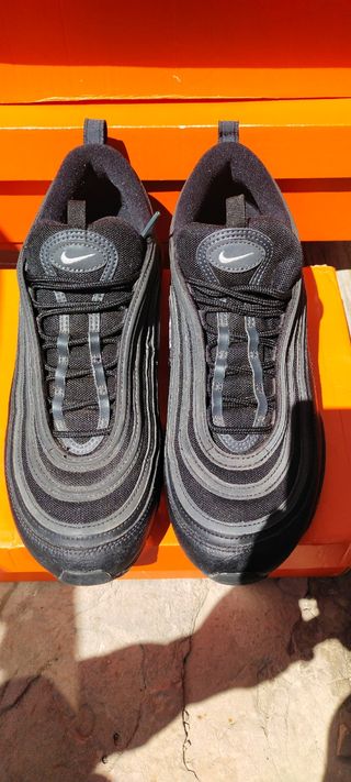 Nike Airmax 97 negras,reflectantes y terciopelo de segunda mano por 48 EUR  en Les Borges Blanques en WALLAPOP
