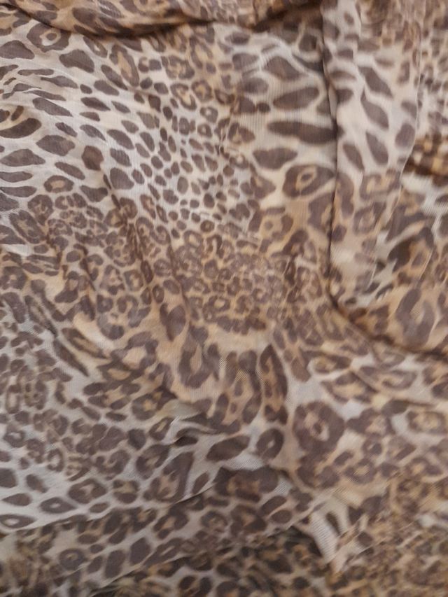 vestido de gasa y de leopardo 