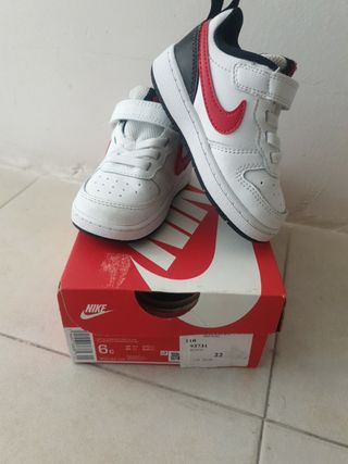 Zapatillas NIKE bebe niño talla 22 de segunda mano por 12 EUR en Albacete  en WALLAPOP