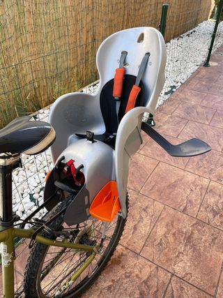 Asiento portabebes para bicicleta de segunda mano por 15 EUR en Loeches en  WALLAPOP