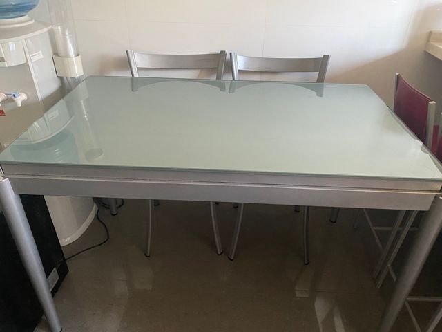 Conjunto De mesa y cuatro sillas de cocina 