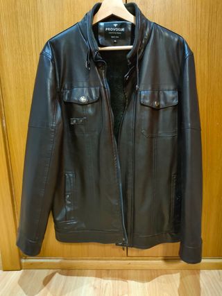 Chaqueta hombre polipiel marrón de segunda mano por 25 EUR en A Coruña en  WALLAPOP