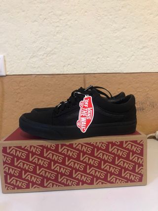 Zapatillas vans negras de segunda mano por 40 EUR en La Huerta en WALLAPOP