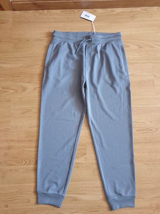 Pantalon GUESS original de segunda mano por 30 EUR en Santander en WALLAPOP