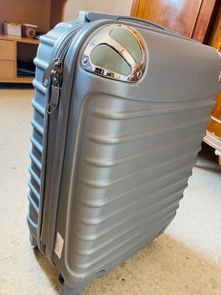 REBAJAS Maleta vuelo de cabina pequena de segunda mano por 13 EUR en Málaga  en WALLAPOP