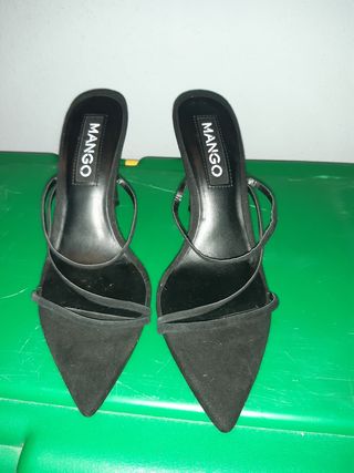 Sandalias negras Mango de segunda mano por 10 EUR en Valdemoro en WALLAPOP