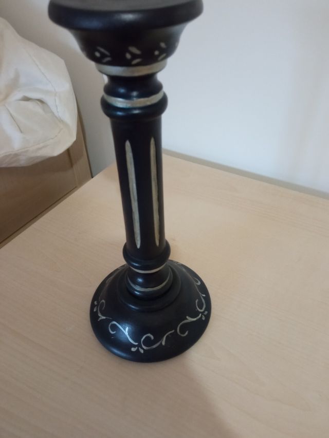 candelabro de madera, pintado a mano