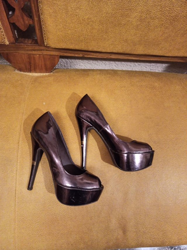 ZAPATOS Tacon 12 cm NUM 36, COMO NUEVOS CHAROL