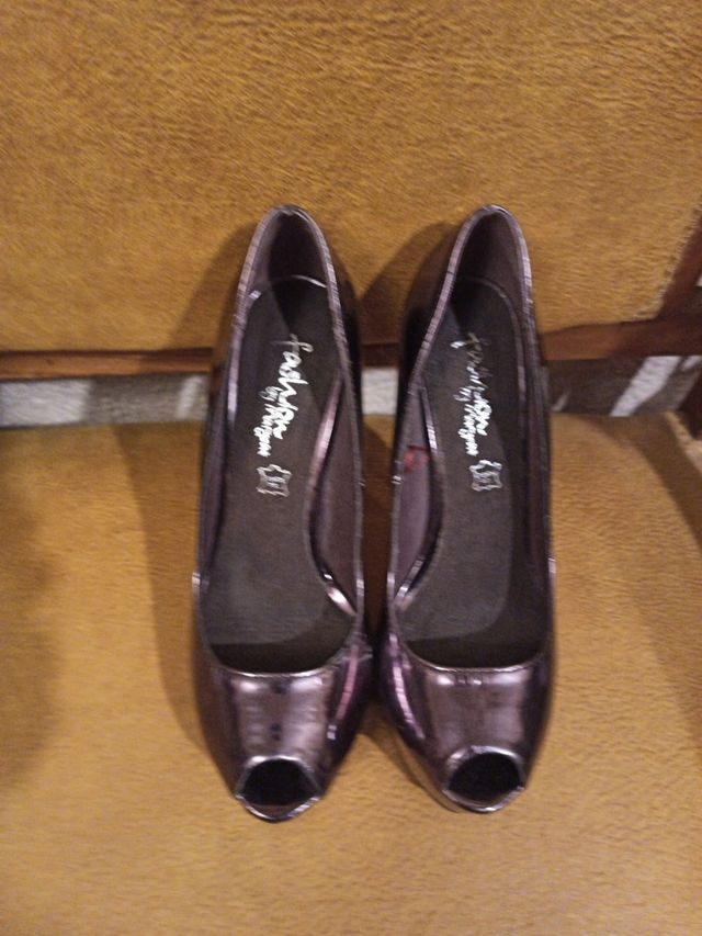 ZAPATOS Tacon 12 cm NUM 36, COMO NUEVOS CHAROL