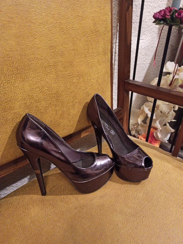 ZAPATOS Tacon 12 cm NUM 36, COMO NUEVOS CHAROL