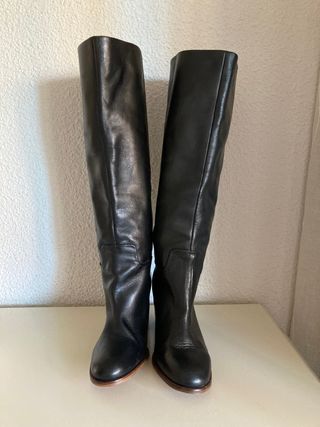 Botas altas piel Mango de segunda mano por 50 EUR en Madrid en WALLAPOP