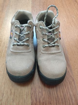 Calzado, zapatos de seguridad PSH. n°37. nuevas de segunda mano por 30 EUR  en Madrid en WALLAPOP