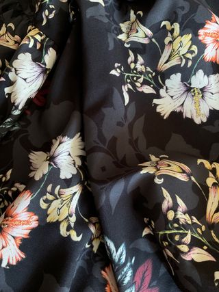 Vestido negro de flores de Shein de segunda mano por 10 EUR en Cádiz en  WALLAPOP