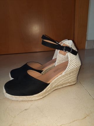 Alpargatas esparto negras Paseart nuevas de segunda mano por 32 EUR en  Barcelona en WALLAPOP