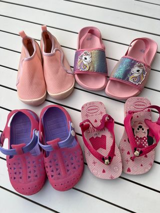 Zapatillas Sandalias Escarpines Playa y Piscina de segunda mano por 16 EUR  en Catarroja en WALLAPOP