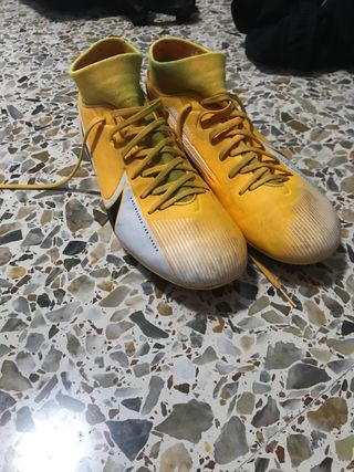 Botas de futbol talla 40,5 de segunda mano por 50 EUR en Monzón en WALLAPOP