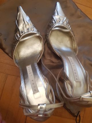 Zapatos de fiesta Pura López de segunda mano por 15 EUR en Gijón en WALLAPOP