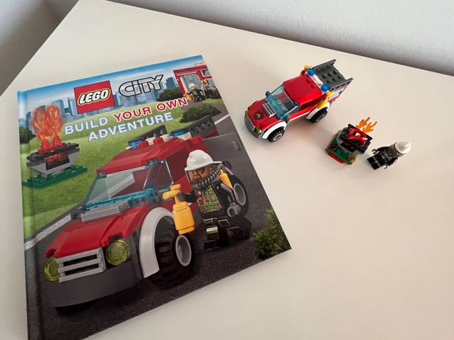 LEGO Camión Bomberos y Libro