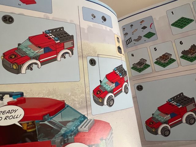 LEGO Camión Bomberos y Libro