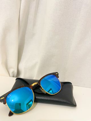 Gafas del sol Ray-Ban Clubmaster de segunda mano por 60 EUR en El Infierno  en WALLAPOP