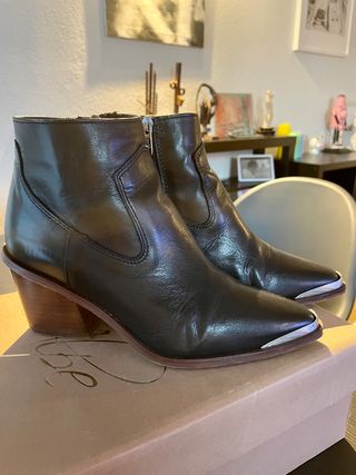 Botines piel cowboy Alpe de segunda mano por 50 EUR en Madrid en WALLAPOP
