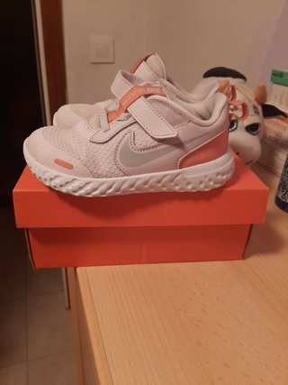 Zapatos nike número 26 de segunda mano por 15 EUR en La Bisbal d\\'emporda  en WALLAPOP