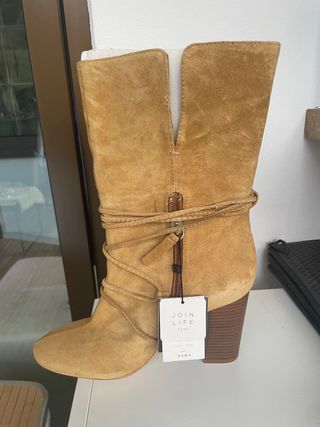 Botas estilo cowboy color camel zara de segunda mano por 45 EUR en Santa  Coloma de Gramenet en WALLAPOP