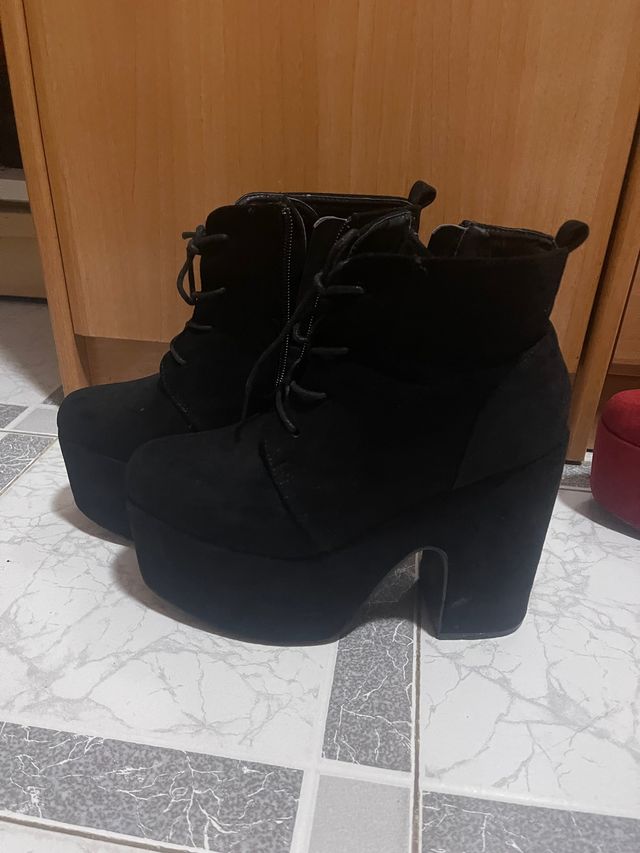 Botas negras de tacón con plataforma n. 39