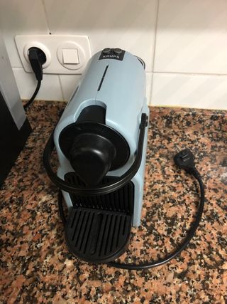 No funciona Cafetera Nespresso Krups Inissia de segunda mano por 12 EUR en  Tarragona en WALLAPOP