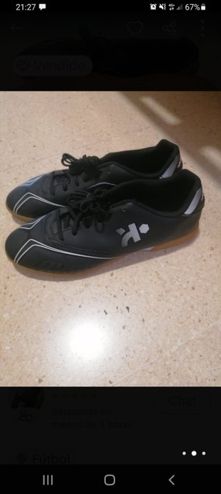 Zapatillas futbol sala de segunda mano por 10 EUR en Aeropuerto de Manises  en WALLAPOP