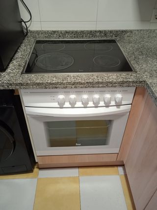 HORNO Y VITROCERAMICA TEKA de segunda mano por 60 EUR en Madrid en WALLAPOP