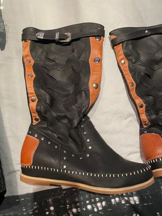 Botas indianini altas negras de segunda mano por 20 EUR en Madrid en  WALLAPOP