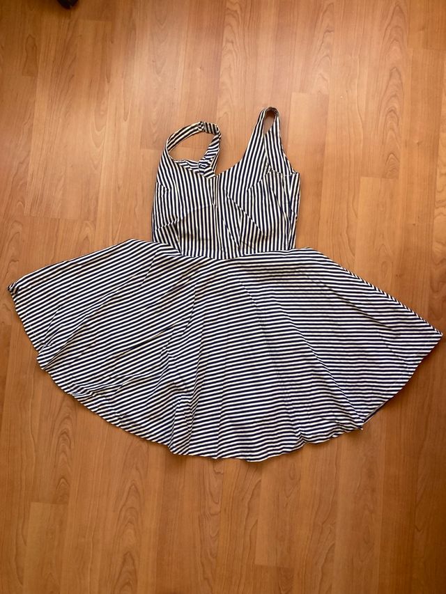 Vestido de rayas hecho a mano