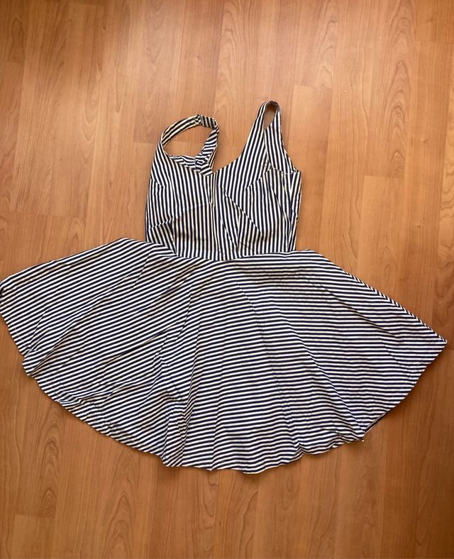 Vestido de rayas hecho a mano