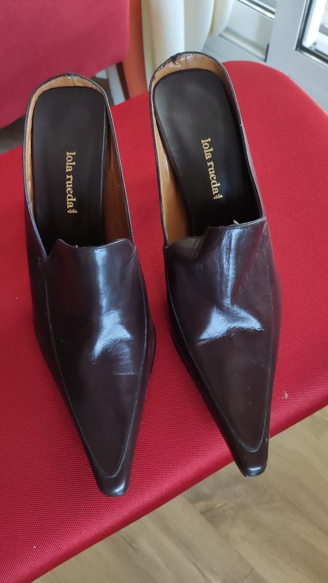 LOLA RUEDA ZAPATOS A ESTRENAR