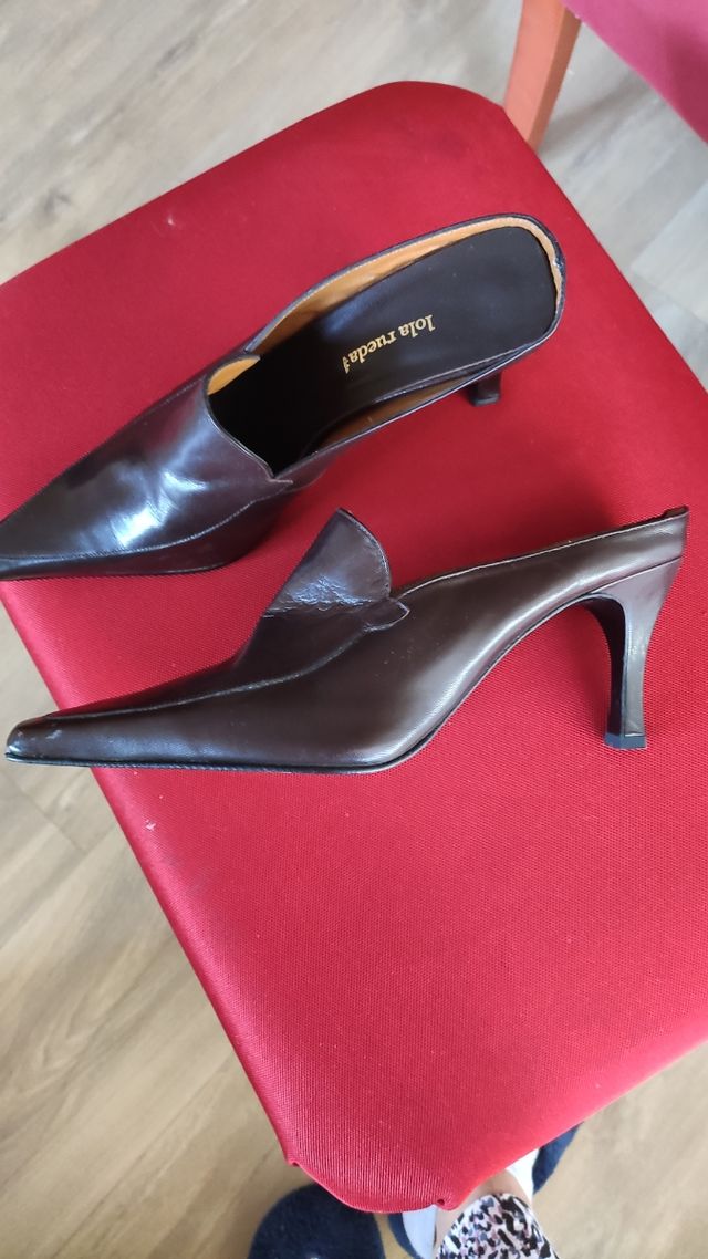 LOLA RUEDA ZAPATOS A ESTRENAR