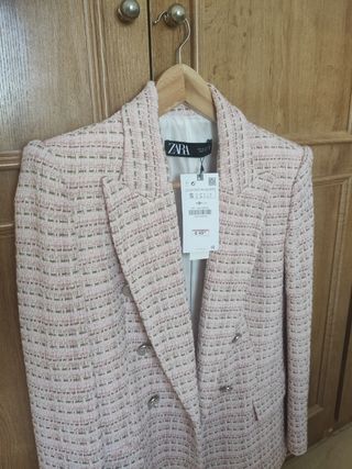 Chaqueta tweed Zara NUEVA de segunda mano por 42 EUR en Colonia Covibar en  WALLAPOP