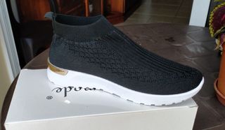 Tenis tipo calcetín son estrenar talla 39 de segunda mano por 5 EUR en La  Orotava en WALLAPOP
