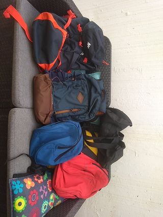 Lote de 5 mochilas de segunda mano por 20 EUR en Gines en WALLAPOP