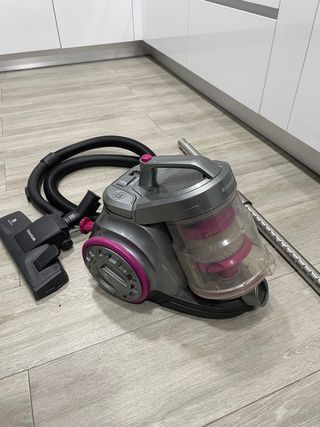 Aspiradora Taurus sin bolsa. 800W de segunda mano por 40 EUR en Madrid en  WALLAPOP