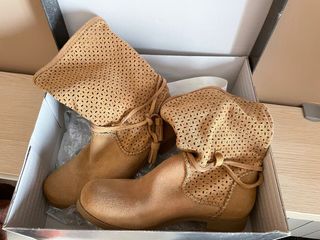 Botas marrones Coolway de segunda mano por 50 EUR en Torrelles de Llobregat  en WALLAPOP