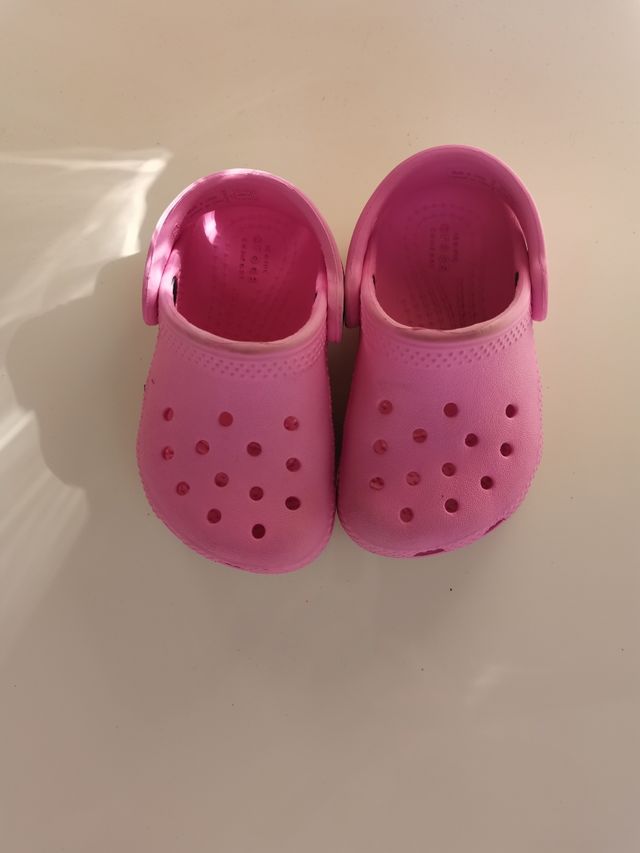 crocs color rosa