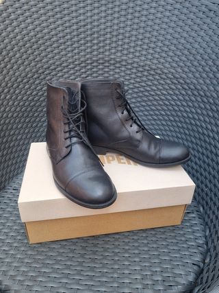 Camper Botines de Cuero Negros ref K400299-001 de segunda mano por 90 EUR  en Barcelona en WALLAPOP