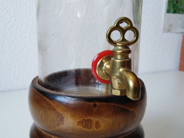 Licorera madera, vidrio tallado