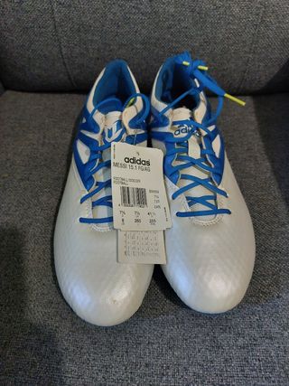 Botas de fútbol de segunda mano en San Cristóbal de La Laguna en WALLAPOP