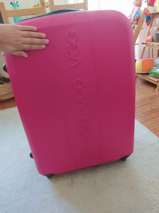 Maleta grande de 4 ruedas de VAGG de segunda mano por 19 EUR en A Coruña en  WALLAPOP