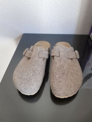 Zuecos zara home de segunda mano por 7 EUR en Yecla en WALLAPOP