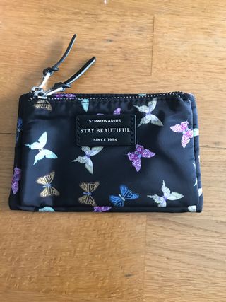 Monedero Stradivarius de segunda mano por 8 EUR en Terrassa en WALLAPOP